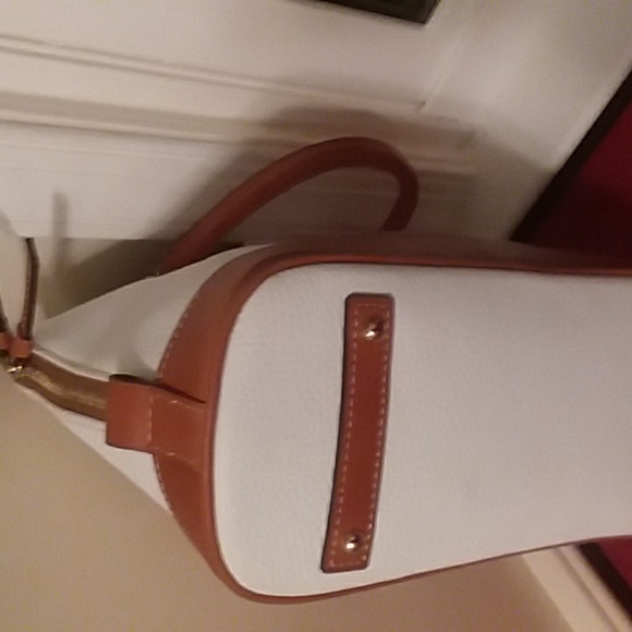 🎁 SOLD NEW Dooney & Burke White w SaddleTan Bag/Crossbody - Picture 6 of 12